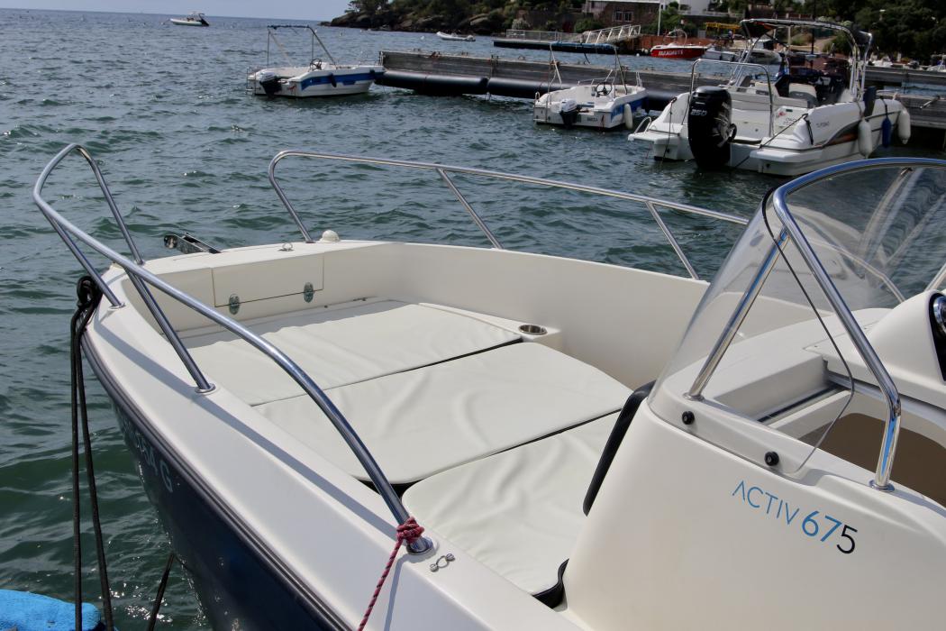 UNAGI Foredeck &#38; cushions