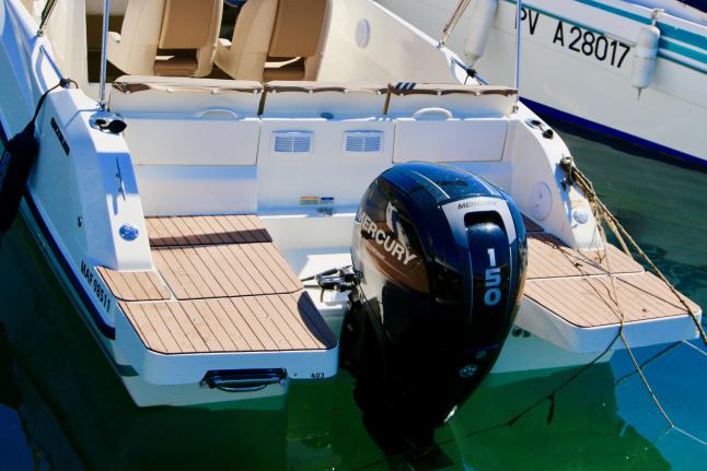 Plateforme arriere et accès à l'eau, echelle escamotable