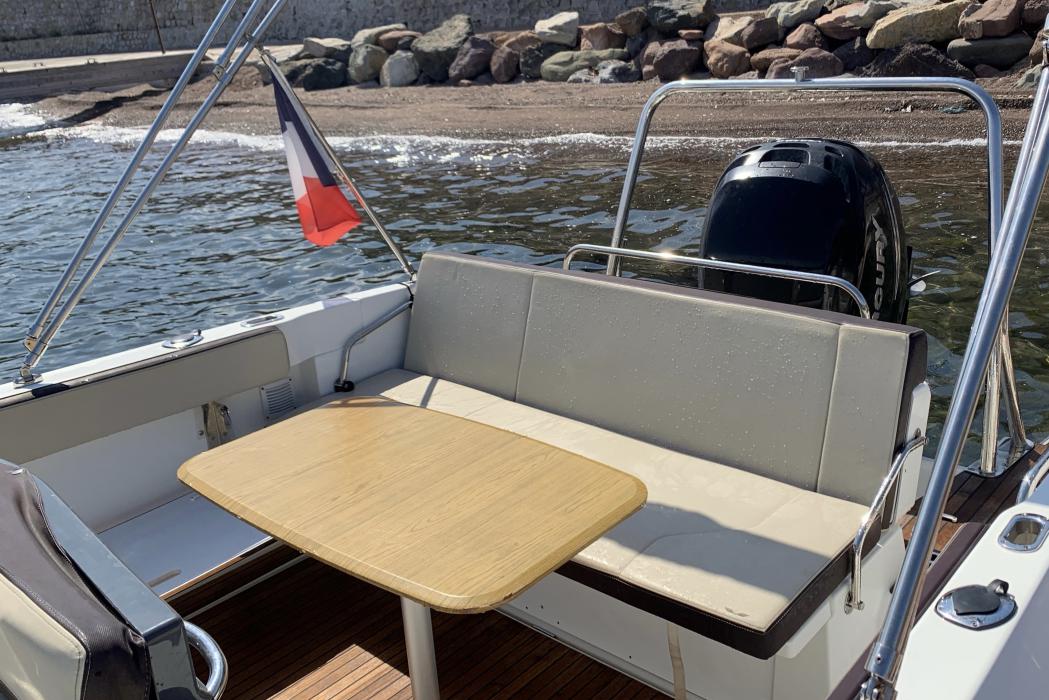 Carré picnic avec table escamotable