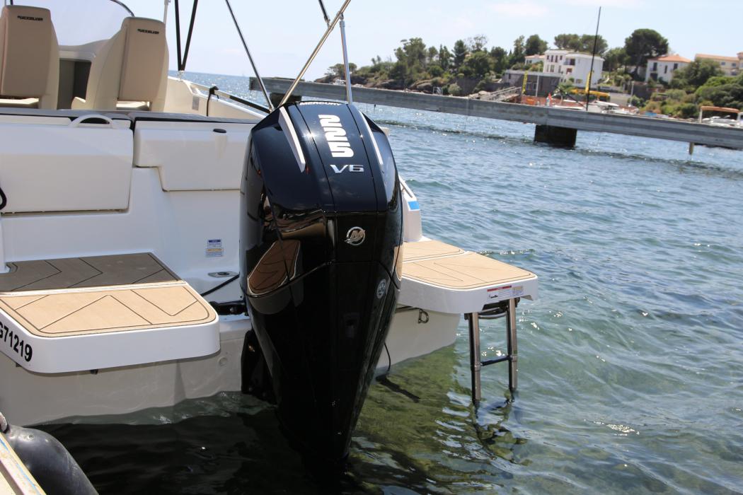 Moteur et Echelle du Quicksilver 805 Open de Cap-Sea (wakamé)